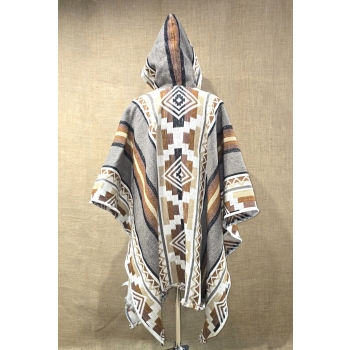 Poncho ekwadorskie - długie ze 100% wełny owczej w odcieniu beżowo brązowym.